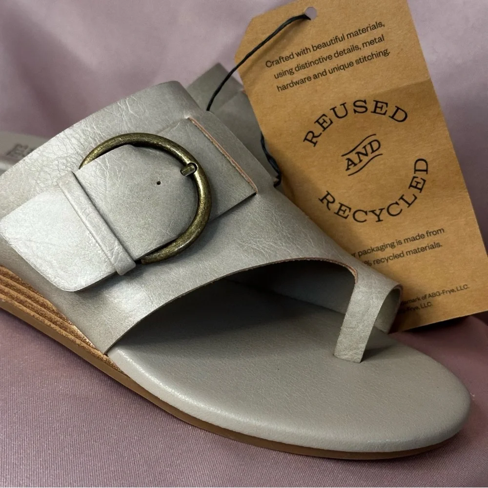 COPY - Frye And Co Womens Quincey Thong Sandals Taupe Gray Faux Leather Wedge 8… - Picture 7 of 16